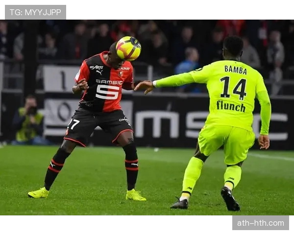 数据透视:法甲本赛季场均进球数上升与“伪九号”战术的普及 数据透视:法甲本赛季场均进球数上升与“伪九号”战术的普及