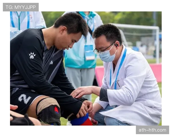 球员带伤复出引热议，三周脚踝未愈仍出战的风险与职业精神讨论